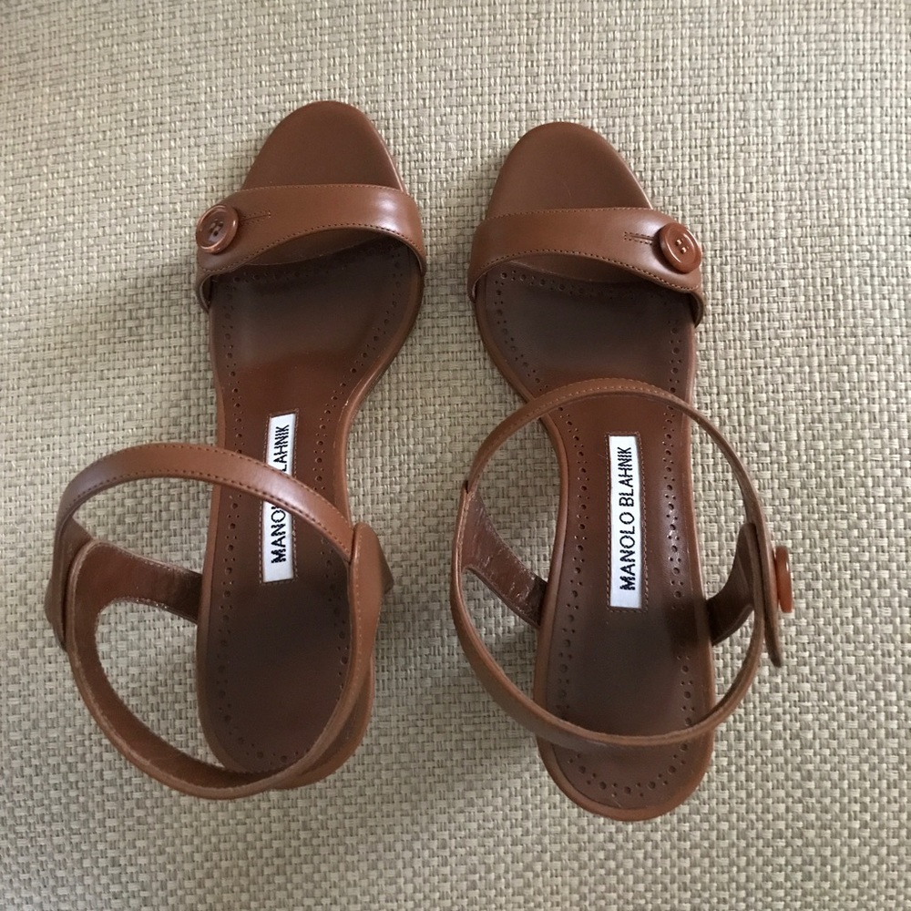 Manolo Blahnik ‘Mulia’ Button Sandal